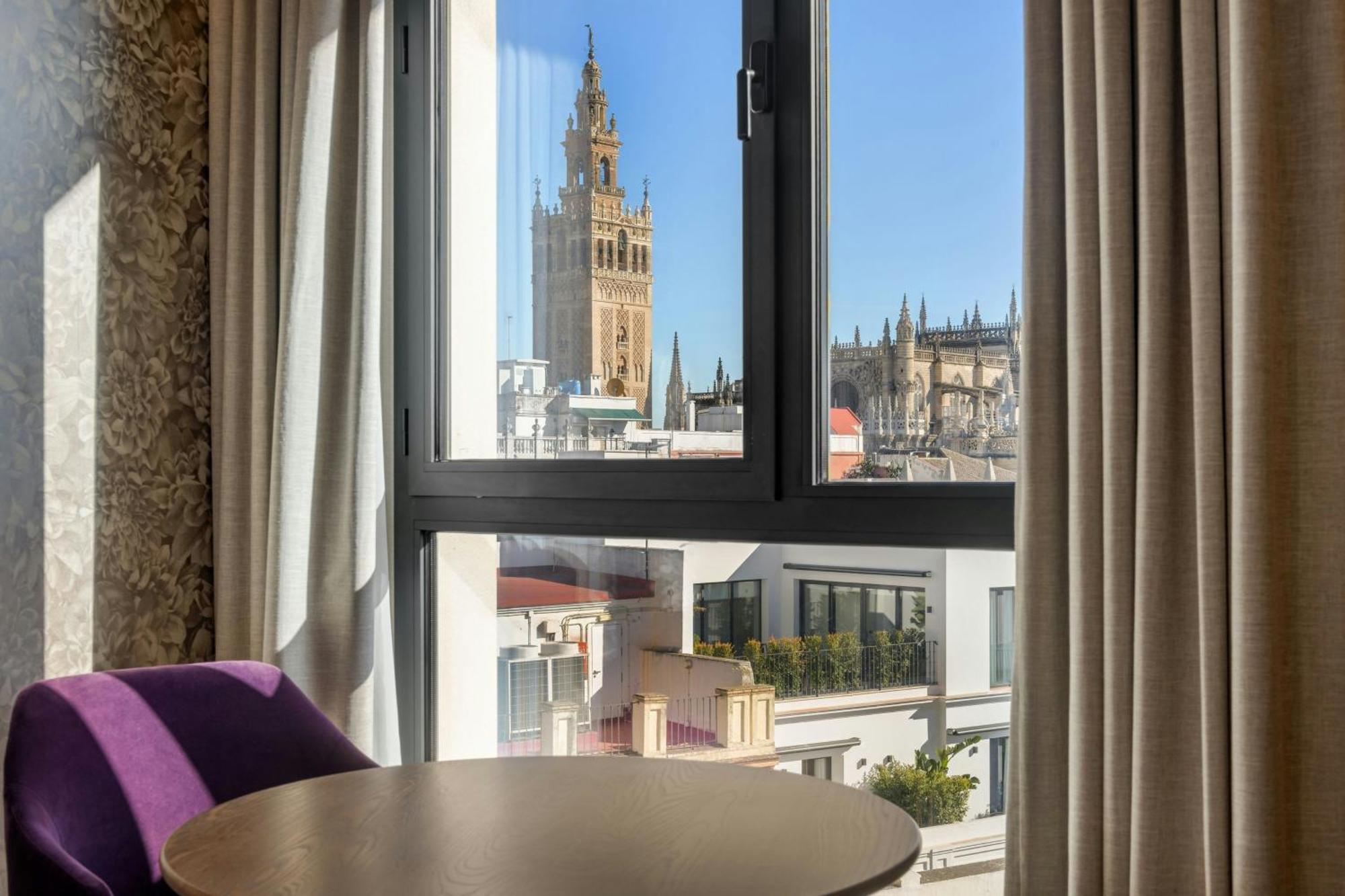Chambre Lit King-Size Deluxe - Vue sur Ville
